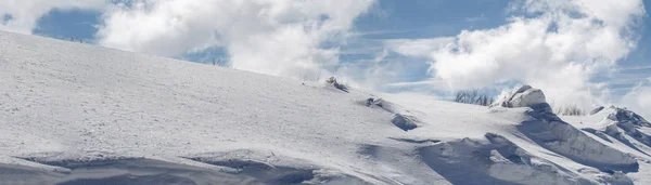 Mountain snöiga idyll. — Stockfoto