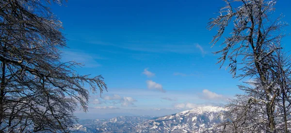 Mountain snöiga idyll. — Stockfoto