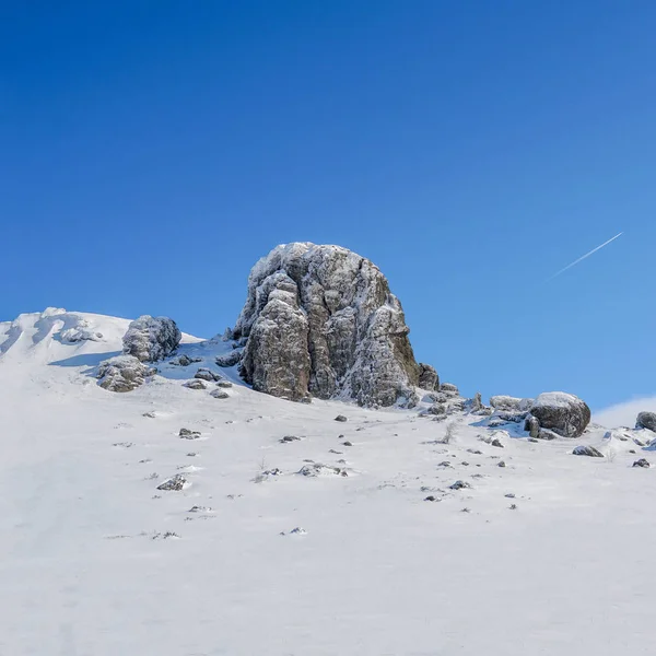 Mountain snöiga idyll. — Stockfoto