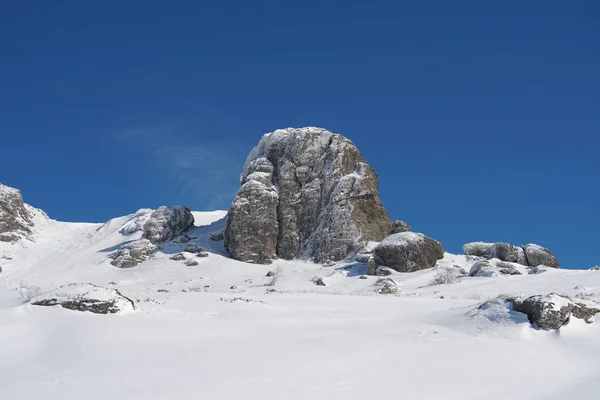 Montagne enneigée idylle . — Photo