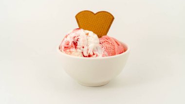 Ev yapımı dondurma. Dondurma kepçeleri farklı tatlarda..