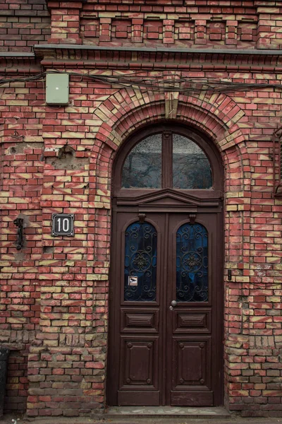 Kilisenin eski kapısı