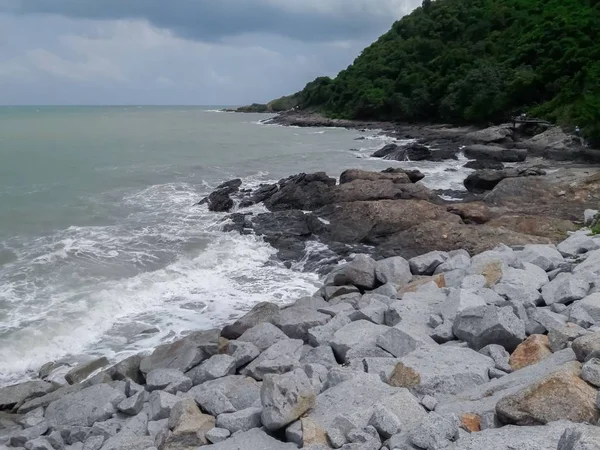 海浪和岩石 — 图库照片