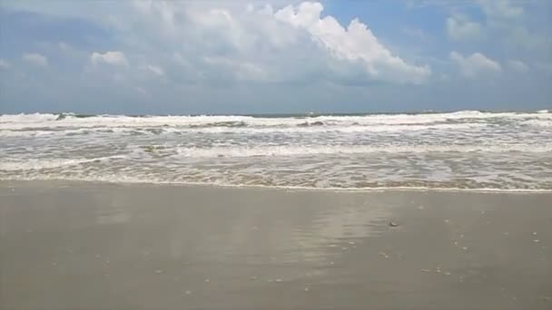 Belas Ondas Oceano Batendo Praia — Vídeo de Stock