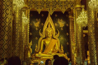 Tay tapınak güzel altın Buddha