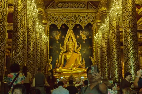 Beau Bouddha Doré Dans Temple Thaïlandais — Photo