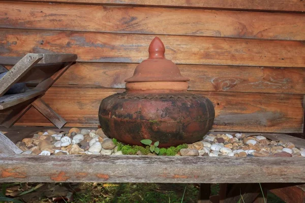 Petit Bocal Avec Mousse Pour Eau Potable — Photo