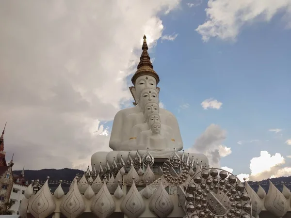 Buddha Bianco Volto Cielo Nei Templi Thailandesi — Foto Stock