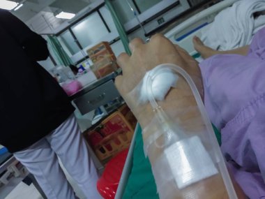 Doktor hasta serum kolundan verdi..