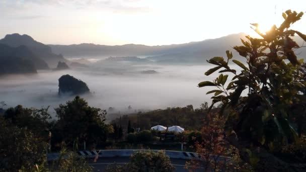 Хмари Плавають Ранковій Долині — стокове відео