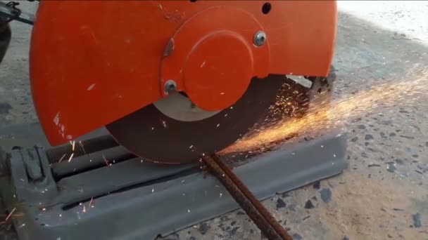 Mechanic Using Steel Cutting Tools — Stock Video