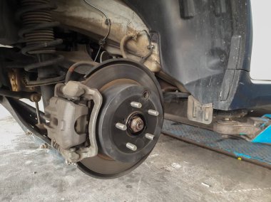 Tekerlekleri ve frenleri değiştiren arabalar