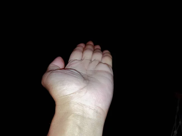 Ręka Mężczyzny Czarnym Tle — Zdjęcie stockowe
