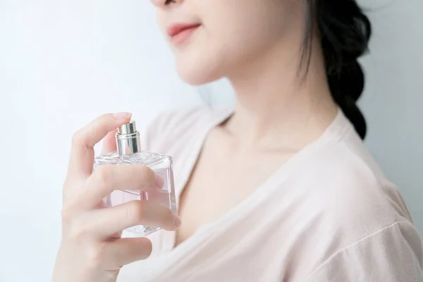 Woman Spraying Perfume Neck — Stock Photo, Image
