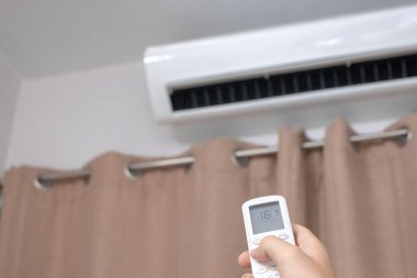 İleriye odaklan. Uzaktan kumanda ve tu kullanarak klima kontrolü