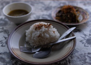 Beef Lawar, Geleneksel Bali Yemeği