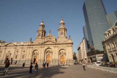 Santiago, Şili - 7 Ocak 2017 : Tanımlanamayan turist yürüyüşü aro