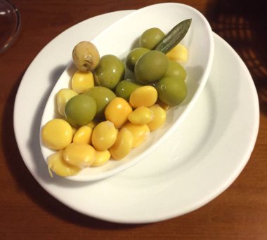 Yeşil zeytin ve mısır ezmesi..