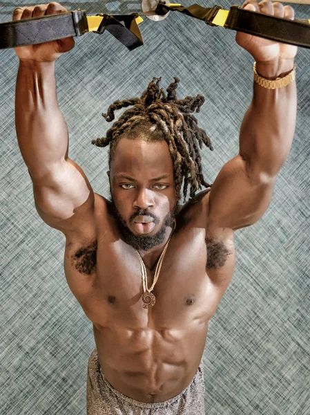 Fešák Mladý Svalnatý Afroameričan Kulturista Cvičení Tělocvičně — Stock fotografie