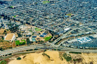Kum City, California Del Monte Heights mahallede bir güneşli yaz gününde hava fotoğrafı.