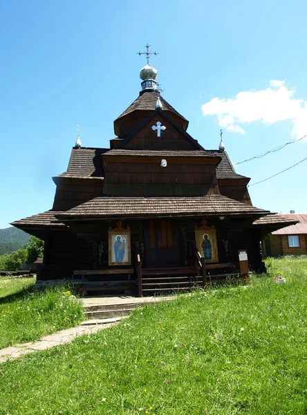 Träkyrka Karpaterna Ukraina — Stockfoto