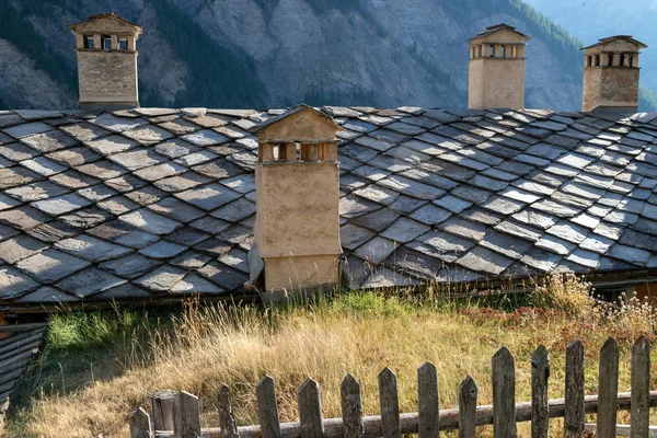 St Véran, Fransa, Higest köyü 2016 çıtalar ve baca üzerinde 