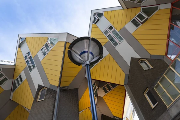 Rotterdam, Hollanda - 8 Kasım 2018 : Küp evler. Bir set 