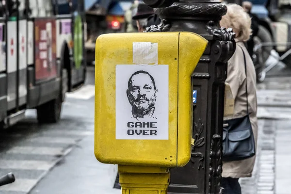 Harvey Weinstein 'ın bir Paris posta kutusuna yapıştırılmış fotokopisi.. 