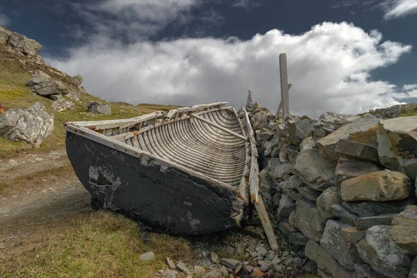 İrlanda 'nın batı kıyısındaki Inishbofin Adası.