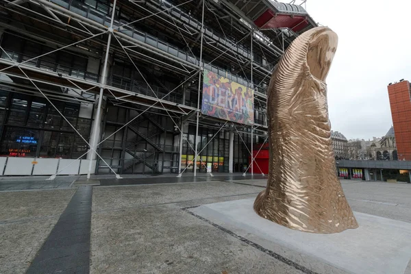 Fransa Paris 12 - 2019: Pompidou Merkezi, Beaubourg bölgesinde karmaşık bir bina, mimari tarihin 'ters yüz edilmiş' binasının ilk büyük örneği
