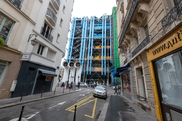 Fransa Paris 12 - 2019: Pompidou Merkezi, Beaubourg bölgesinde karmaşık bir bina, mimari tarihin 'ters yüz edilmiş' binasının ilk büyük örneği