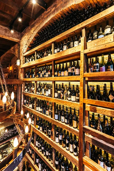 Cave Vin Sur Mur Dans Restaurant Italien Décoré Briques Dans — Photo