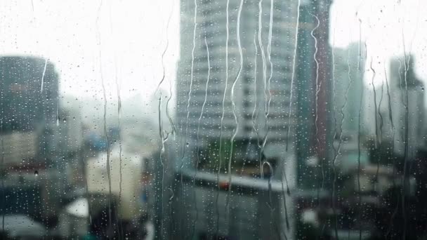 Regn Över Bangkok Som Utsikt Från Glas Fönster Med Hällande — Stockvideo