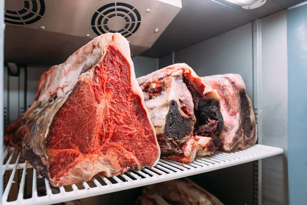 Сухий Яловичий Стейк Wagyu Великим Фільтром Холодильнику Процес Приготування Їжі — стокове фото