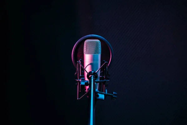 Студійний Мікрофон Поп Щит Мікрофон Порожній Студії Звукозапису Копіювальним Простором — стокове фото