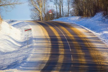 Letonya doğa ve küçük bir kasaba olan kış manzaralarını