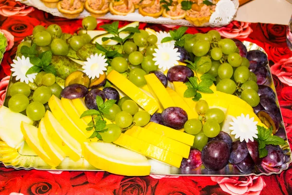 Mesa Banquete Catering Lindamente Decorada Com Diferentes Lanches Aperitivos Alimentos — Fotografia de Stock