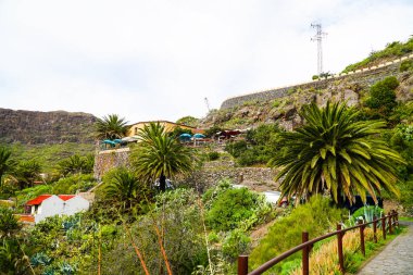 Tenerife, Kanarya adası / Tenerife dönüm noktası manzara geçit ve köy 