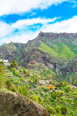 Tenerife, Kanarya adası / Tenerife dönüm noktası manzara geçit ve köy 