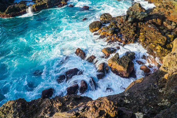 Oceaan Golven Breken Vulkanische Stenen Van Tenerife Veel Spray Beauty — Stockfoto