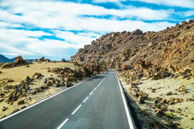 Teide National Park'ta doğal dağ yolu, Tenerife, İspanya