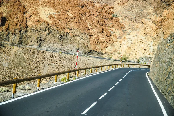 Teide National Park'ta doğal dağ yolu, Tenerife, İspanya