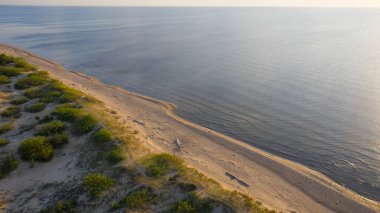 Riga deniz körfezine Gauja Nehri girişi, Carnikava kasabasının yanında, Letonya