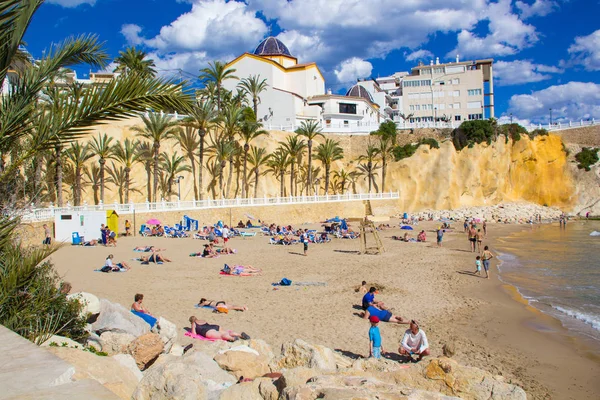 Пляж Benidorm Alicante Playa Del Mal Pas Испании Пальмами — стоковое фото