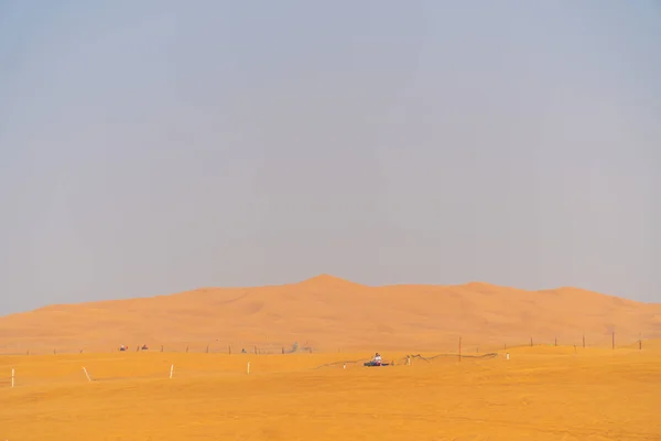 Dört Kiralama Istasyonu Dubai Yakınındaki Çölde Binme Birleşik Arap Emirlikleri — Stok fotoğraf