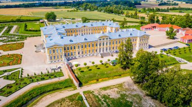 Rundale, Letonya Havadan görünümü, Rundale sarayının drone fotoğrafı ve 18. 