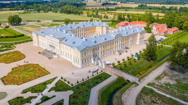 Rundale, Letonya Havadan görünümü, Rundale sarayının drone fotoğrafı ve 18. 