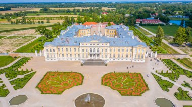 Rundale, Letonya Havadan görünümü, Rundale sarayının drone fotoğrafı ve 18. 