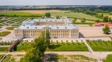 Rundale, Letonya Havadan görünümü, Rundale sarayının drone fotoğrafı ve 18. 