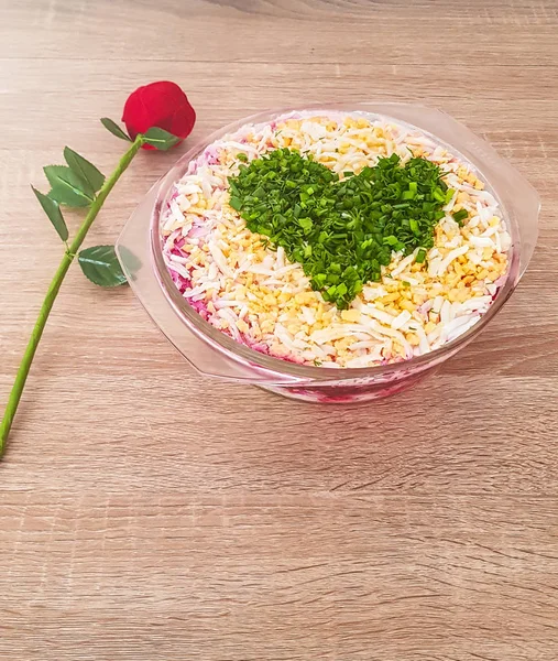 Geleneksel Rus salatası 